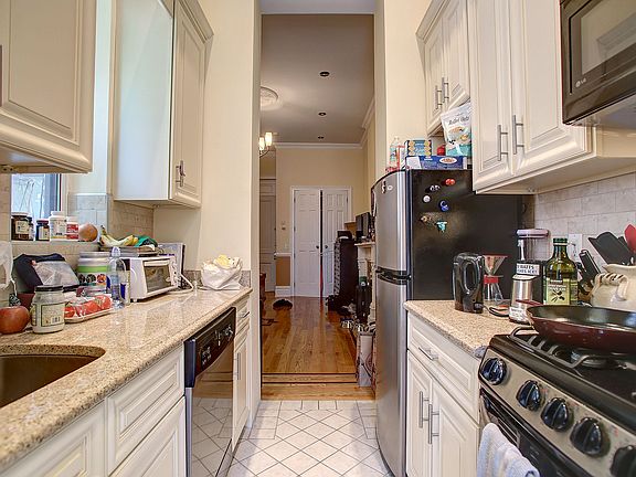 5th image of 130 W 73rd St APT 4