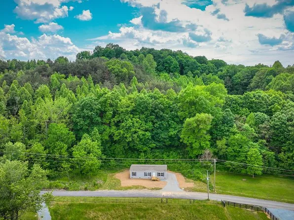 1320 Sugarbowl Rd, Chuckey, TN 37641