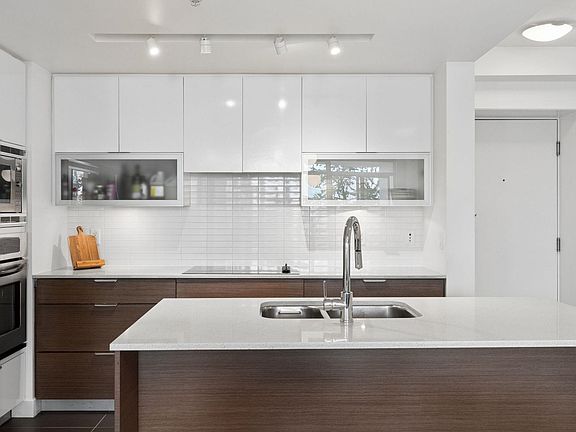 2nd image of 175 W 2nd St #503