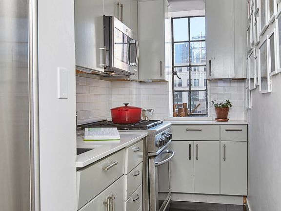 2nd image of 10 Park Ave #18K