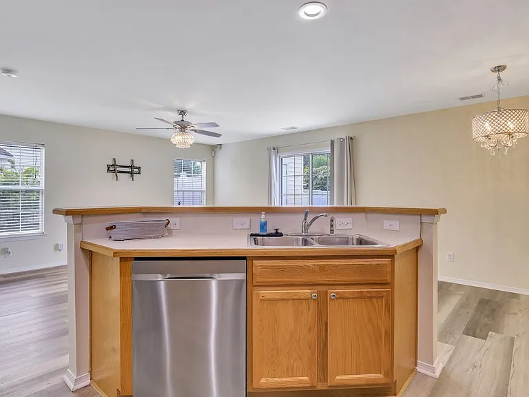 51 Fairgreen St — Photo 10