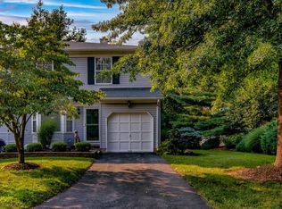 24 Birchwood Ct, Middlesex, NJ 08846