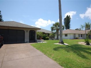 121 Bunker Rd, Rotonda West, FL 33947