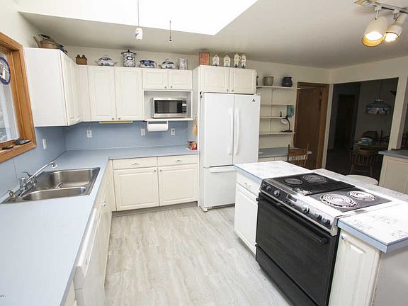 4th image of 139 Powderhorn Dr