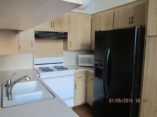 3rd image of 4353 W Sarah St #37