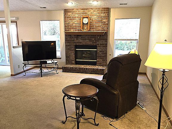 4th image of 116 N Furlong Dr