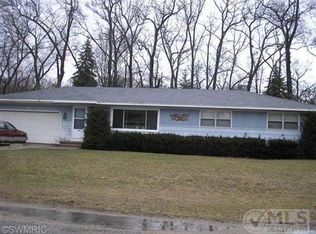 1900 Queens Ct, Muskegon, MI 49445