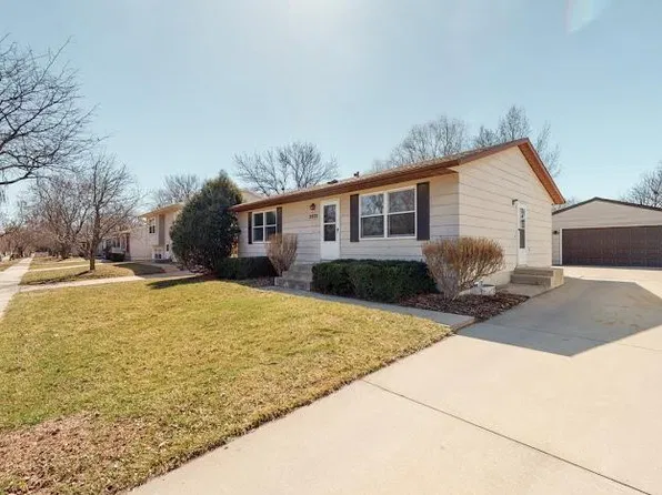2032 43rd St NW, Rochester, MN 55901