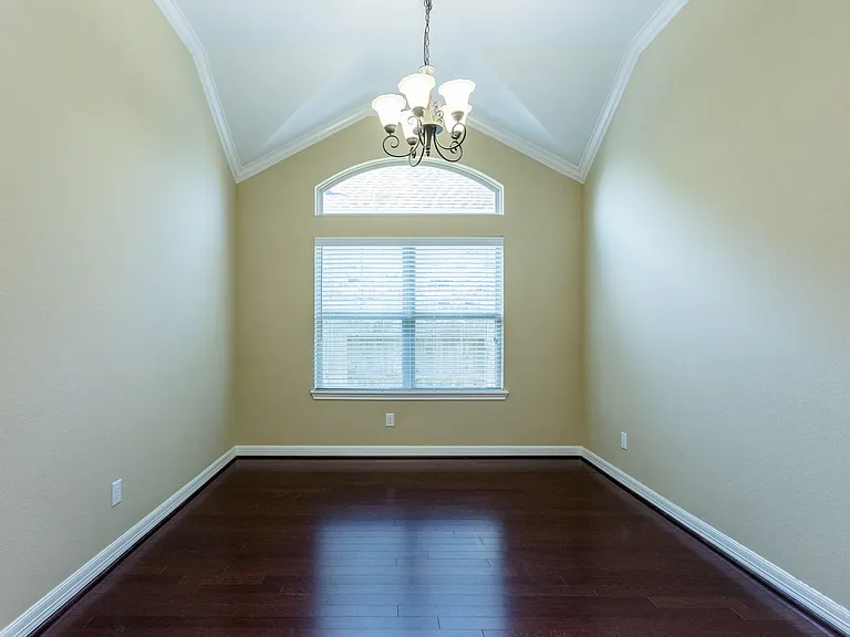 7810 Deep Green Dr — Photo 4