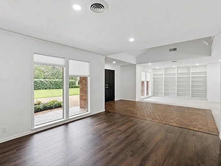 365 Piney Point Rd — Photo 8