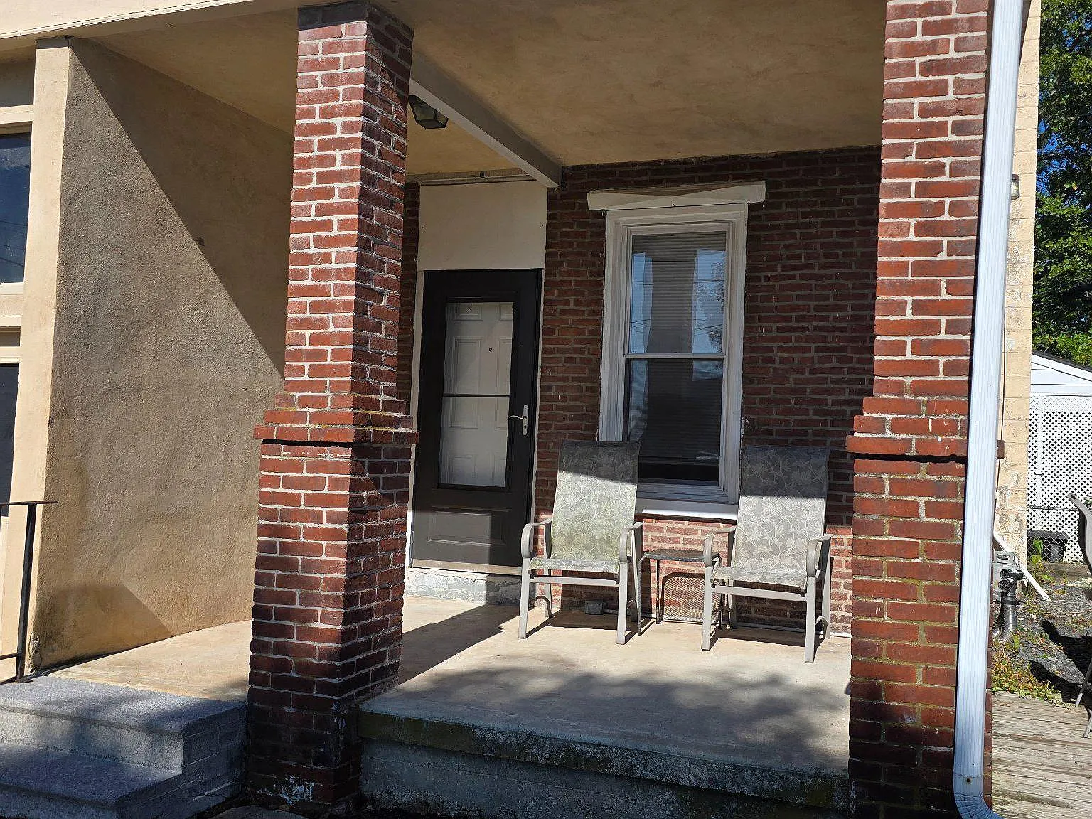 1 bed, 1.0 bath, 3048 sqft, $1,300 — Photo 2