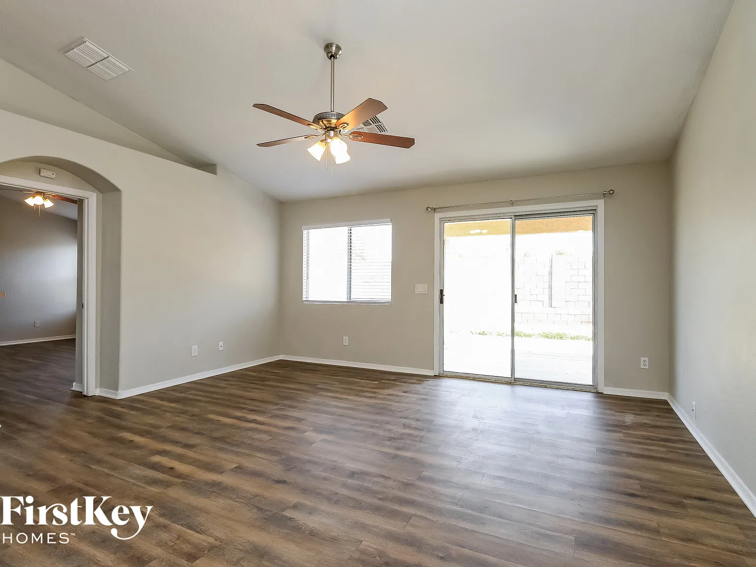 3 bed, 2.0 bath, 1429 sqft, $2,135 — Photo 3