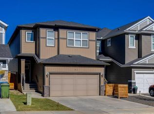 54 S Creekstone Sq SW, Calgary, AB T2X 4P6