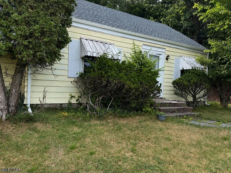 1st image of 304 Goffle Rd