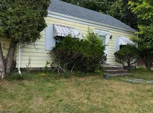 304 Goffle Rd, Hawthorne Boro, NJ 07506