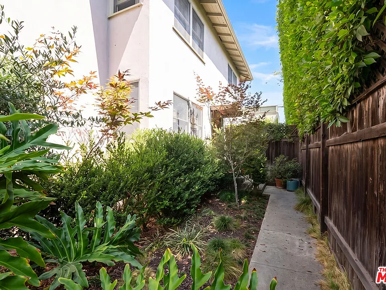 8921 1/2 Rangely Ave — Photo 9