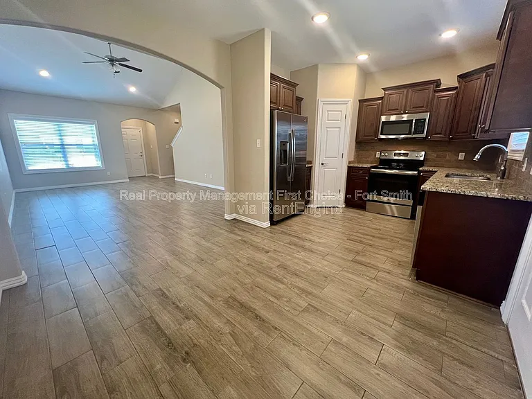 9905 Landry Dr — Photo 4