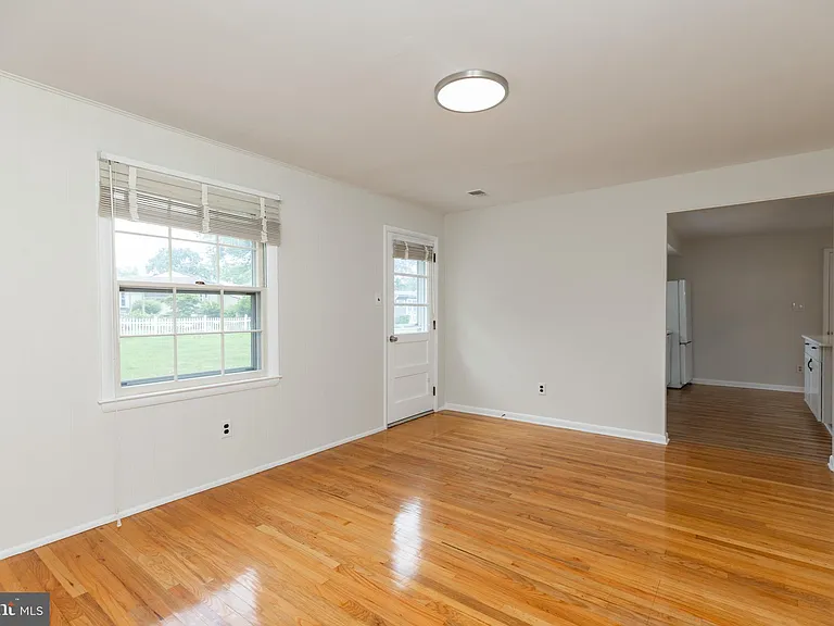410 Woodlawn Ave — Photo 16