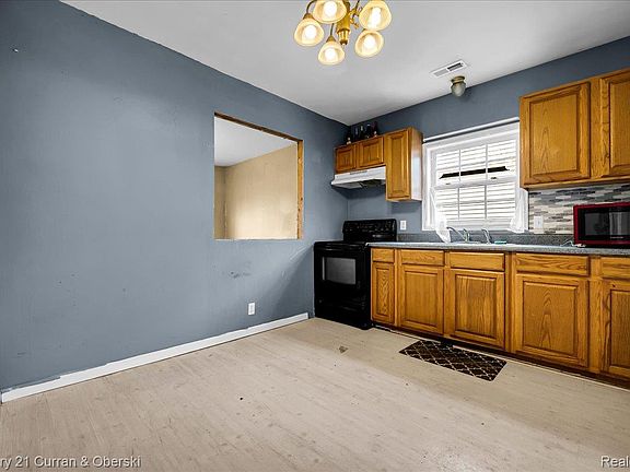 5th image of 63 Kessler St