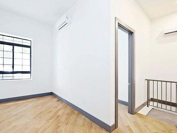 3rd image of 31 W 127th St #1B