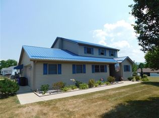 100 Spartan Ct, Uniontown, PA 15401