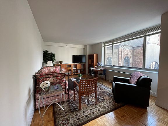 3rd image of 1500 Lexington Ave APT 8P