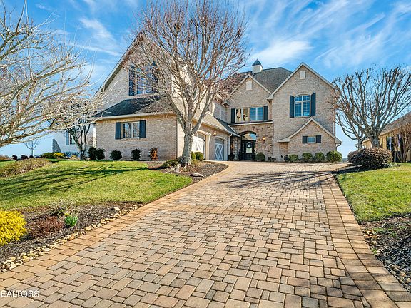 5th image of 300 Grandville Ct