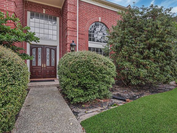 2nd image of 19942 Sky Hollow Ln