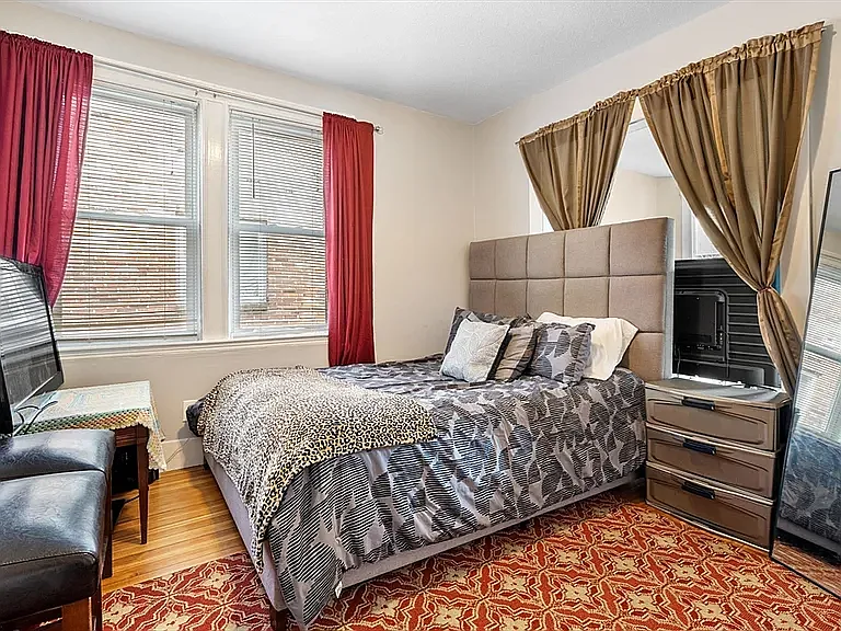 32 Clarendon St #32 — Photo 3