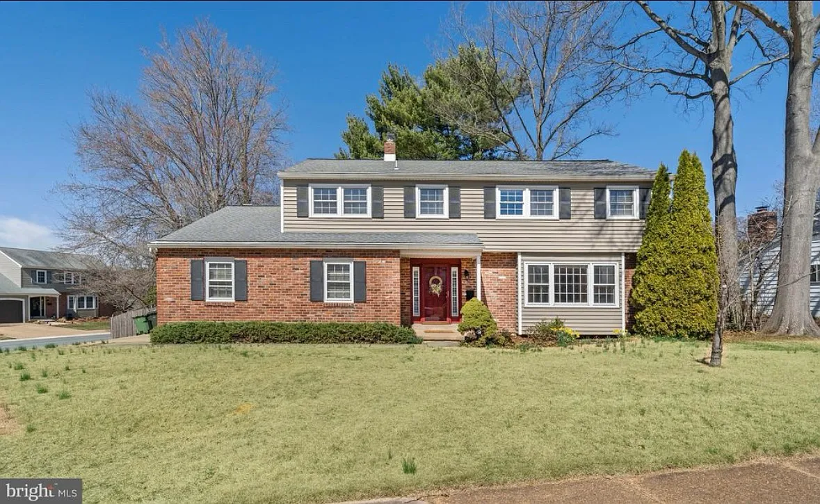 5 bed, 2300 sqft, $950 — Photo 1