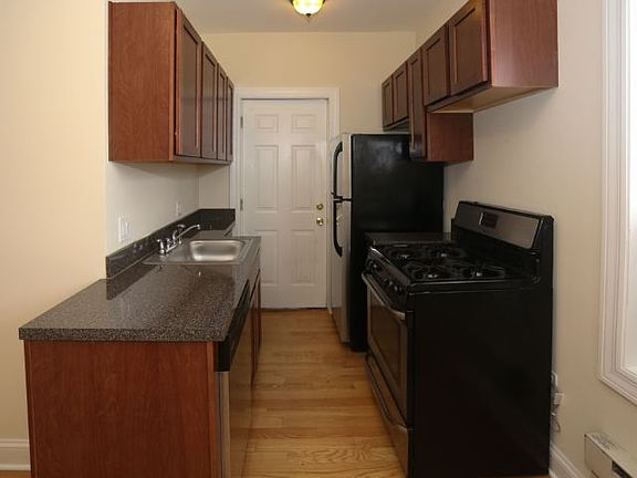 2nd image of 3724 N Pine Grove Ave APT 2N