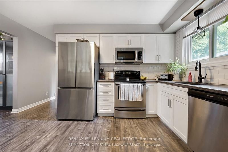Kitchener House for rent - 4 Bedrooms — photo 10