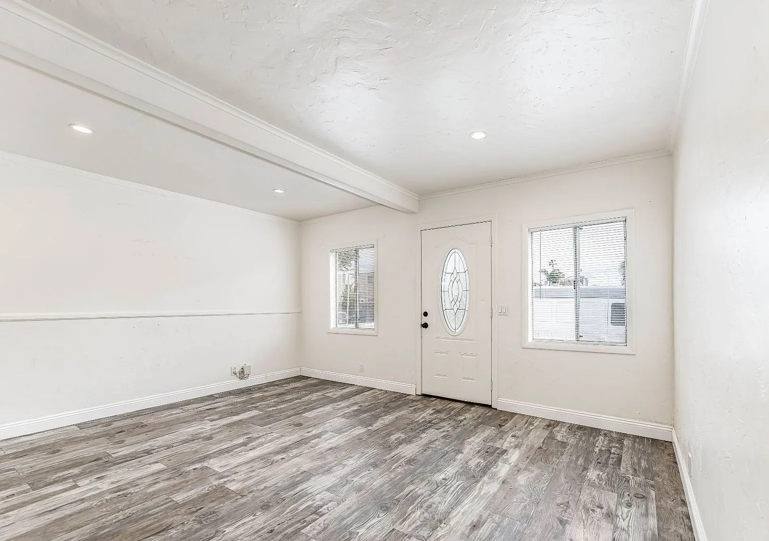 Cozy 2 bedroom, 1 bathroom bungalow with prime Huntington Beach location — Photo 4