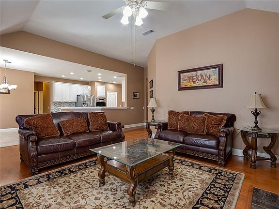 5th image of 212 Stanford Ct