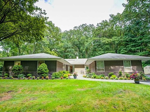 2nd image of 22 Bondsburry Ln