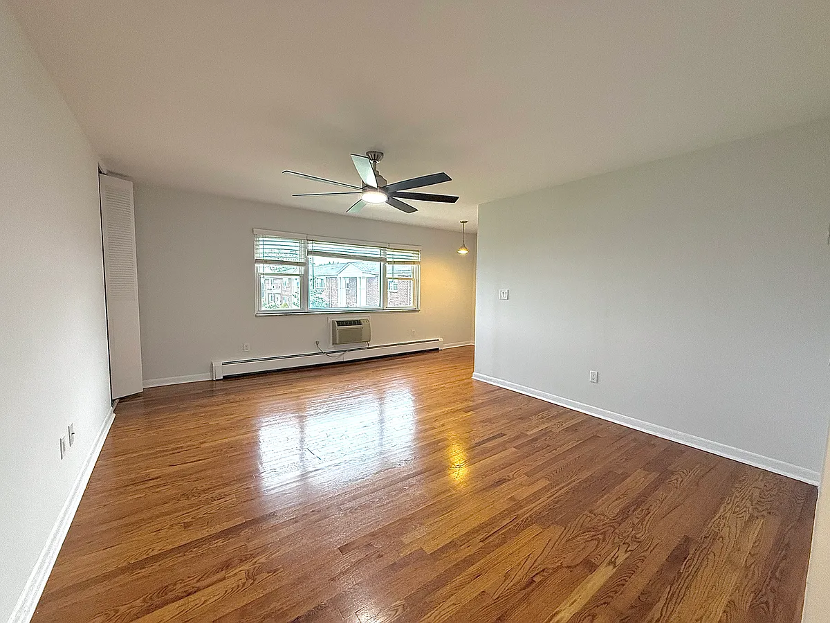 Building Photo - 455 Fairview Ave #22