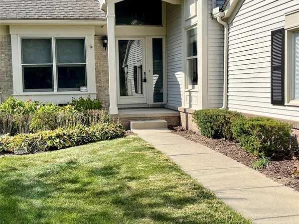 7663 Danbury Cir, West Bloomfield, MI 48322