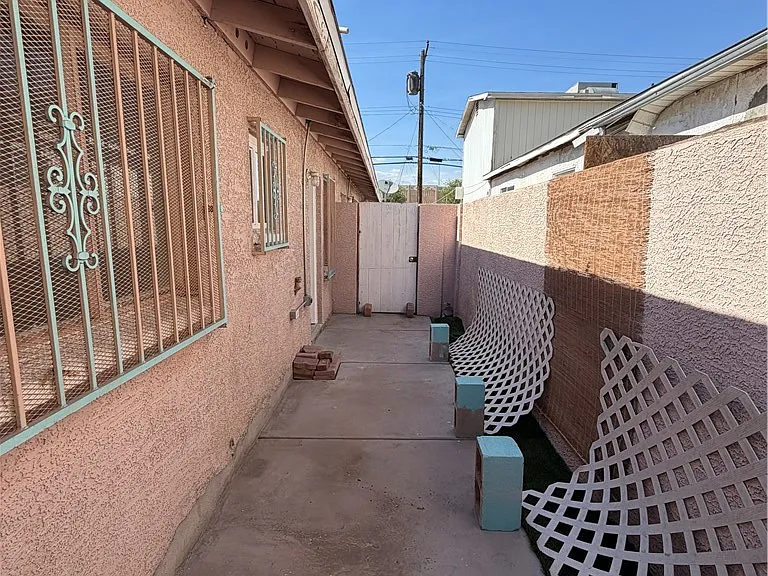 2111 Stewart Ave #B — Photo 18