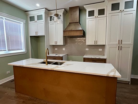 5th image of 2651 W Maypole Ave