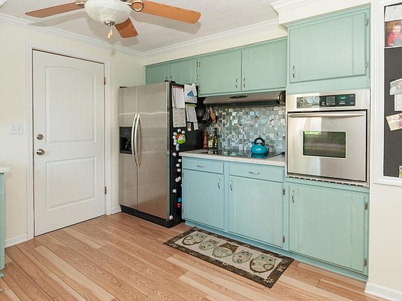 3rd image of 2242 Lynn Dr