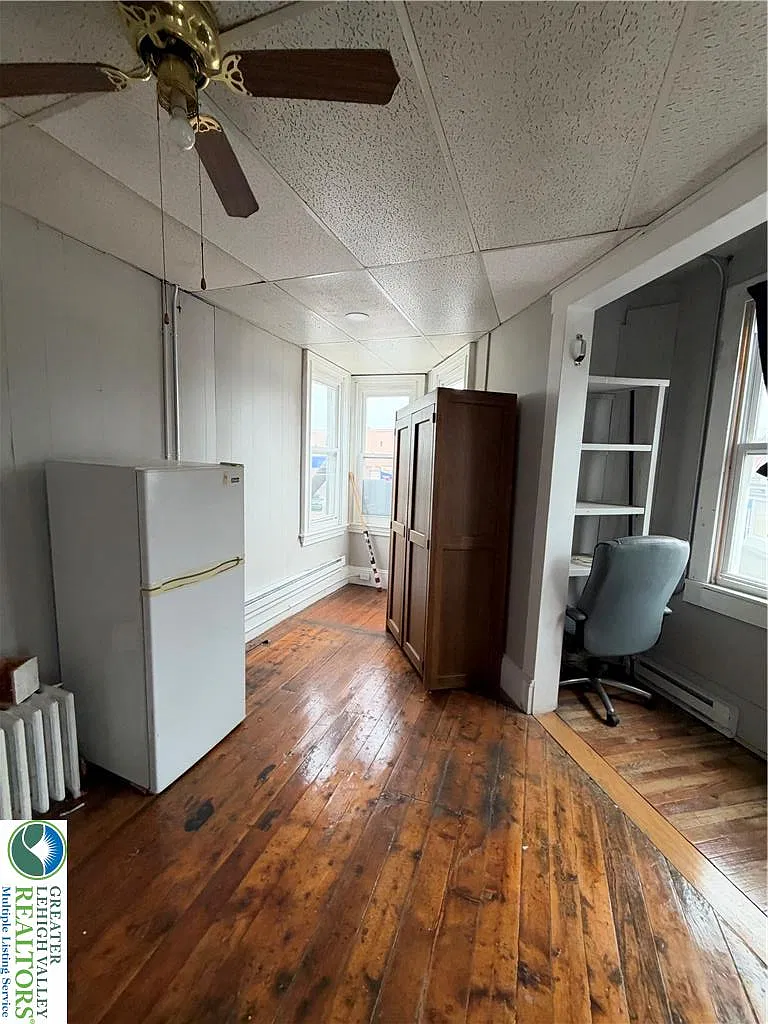 223 S 1st St — Photo 3