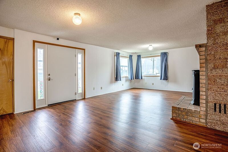 2nd image of 2209 42nd Avenue