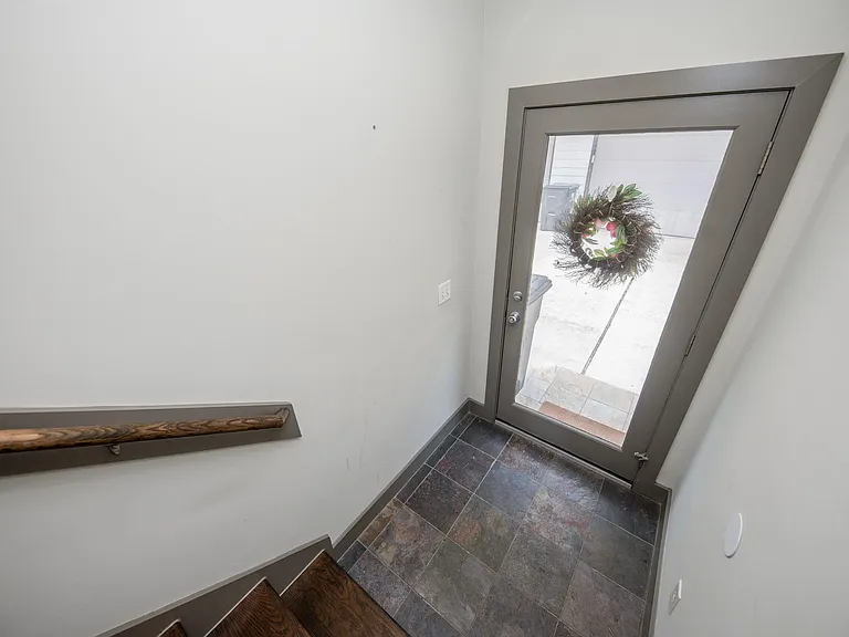 1535 Birdsall St #C — Photo 5