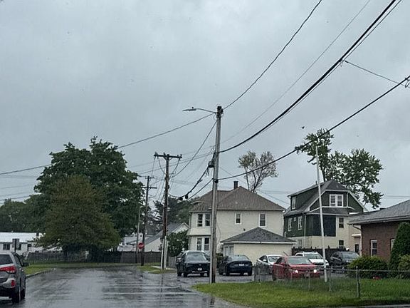 4th image of 283 Wildermere St