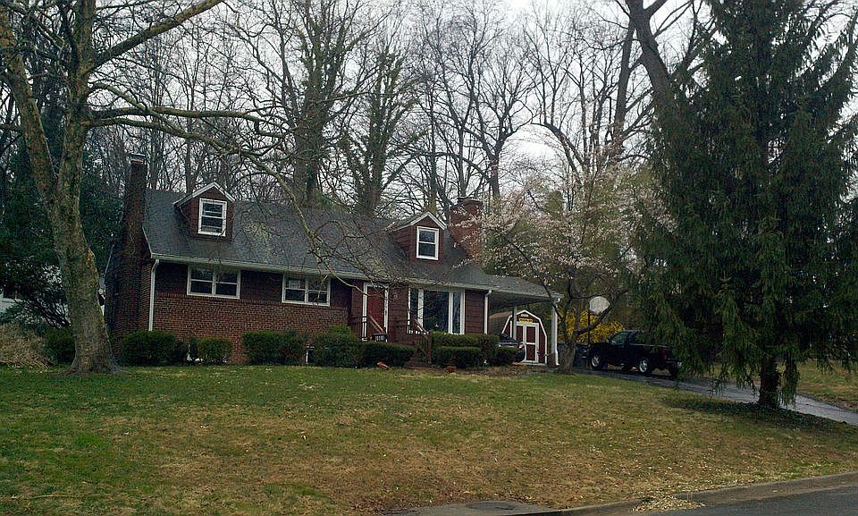 Front Exterior (from Fern Ln)