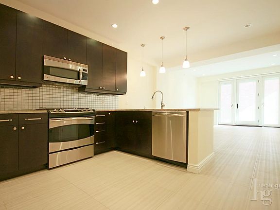 4th image of 30-11 21st St #3F
