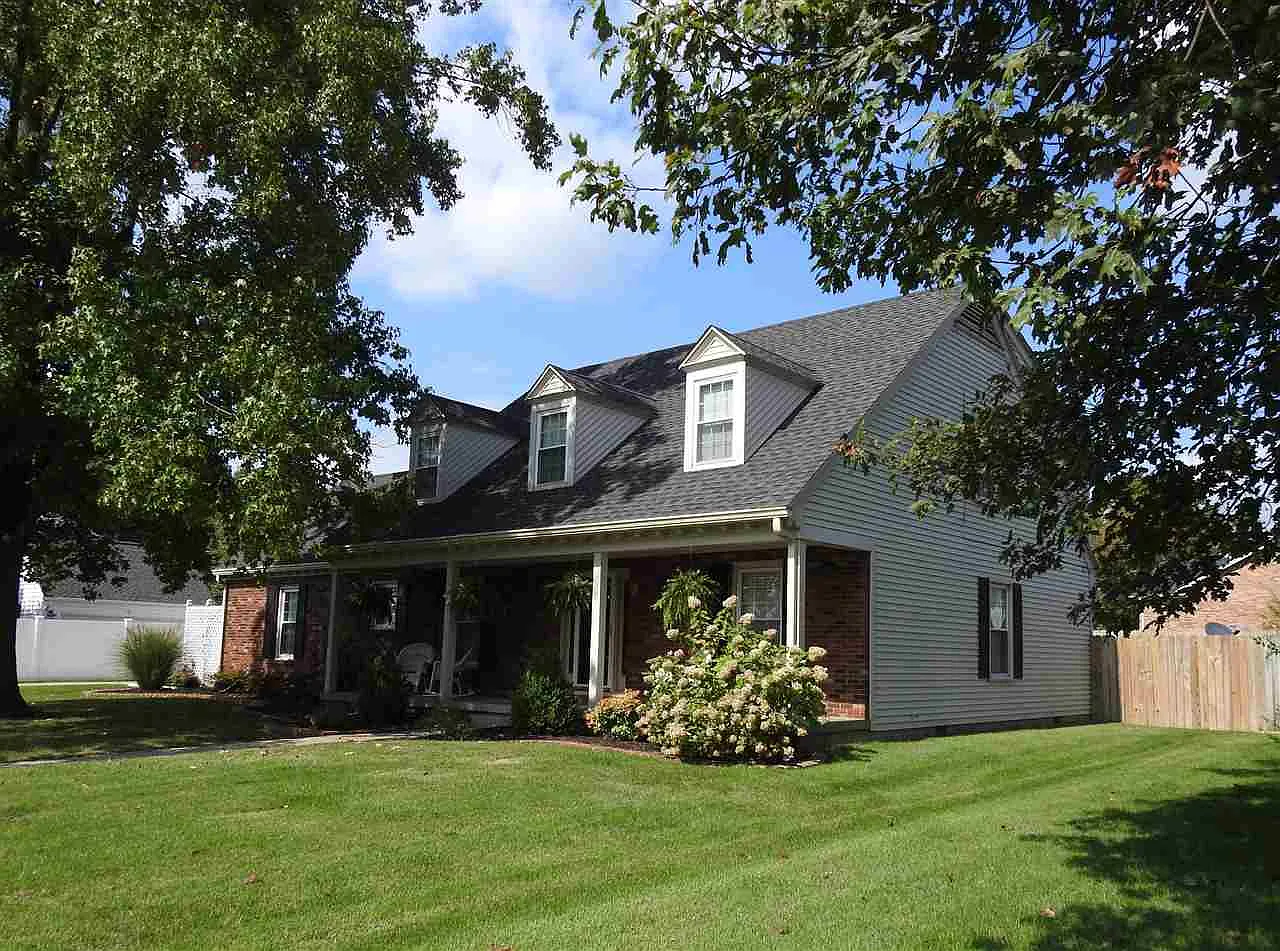 2701 Heather Ln photo 1