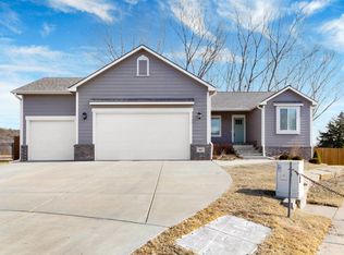 909 Bramblewood Ln, Manhattan, KS 66503