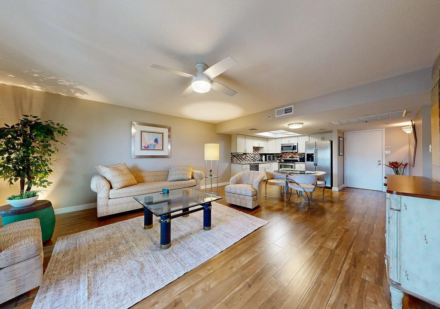 2 bed, 2.0 bath, 1200 sqft, $2,000 — Photo 1