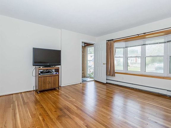 4th image of 313 N Greene Ave